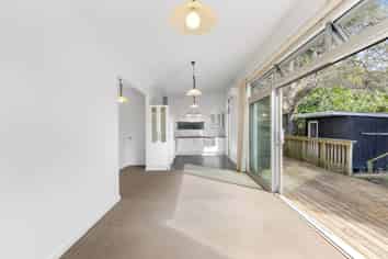 2/49C Lancaster Road, Beach Haven