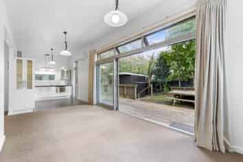 2/49C Lancaster Road, Beach Haven