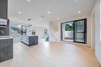 1/8 Alpers Avenue, Epsom