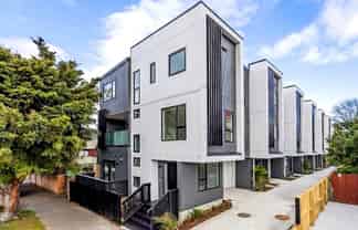 1/8 Alpers Avenue, Epsom