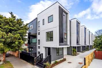 1/8 Alpers Avenue, Epsom