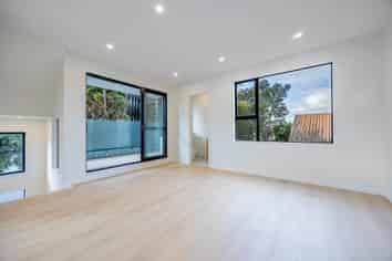 1/8 Alpers Avenue, Epsom