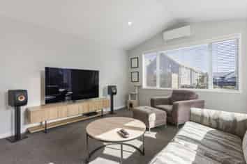 318/30 Bob Robertson Drive, Woodend