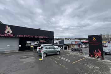 254sqm Warehouse and showroom