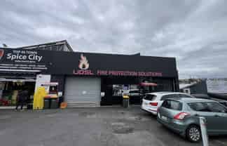 254sqm Warehouse and showroom