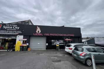 254sqm Warehouse and showroom