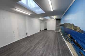 254sqm Warehouse and showroom