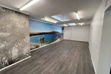 254sqm Warehouse and showroom