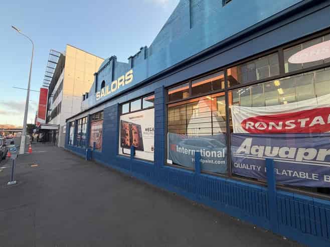 Large Volume Retail with Carparking CBD Fringe