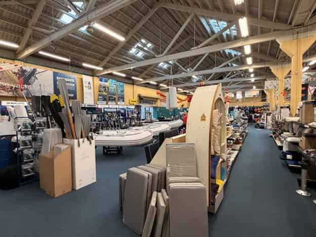 Large Volume Retail with Carparking CBD Fringe
