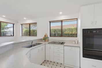 52 Valecrest Avenue, Parklands