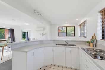 52 Valecrest Avenue, Parklands