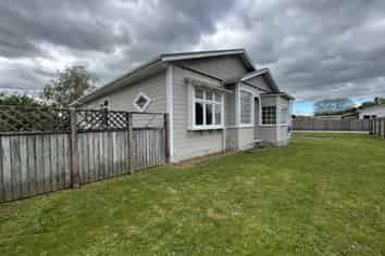 471a High Street South, Carterton