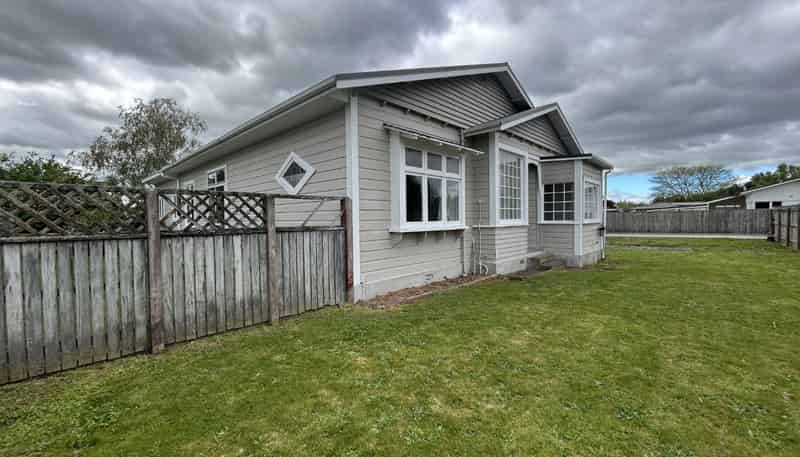 471a High Street South, Carterton