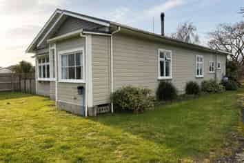 471a High Street South, Carterton