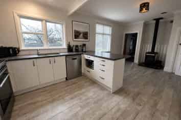 471a High Street South, Carterton