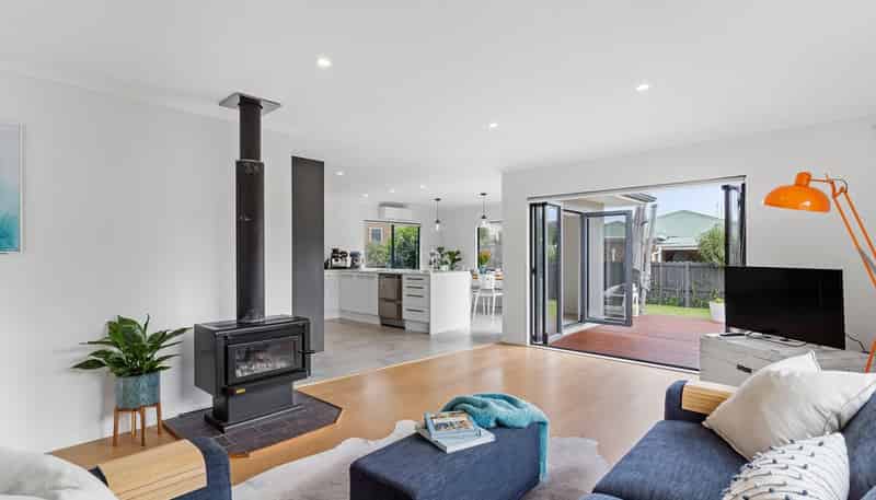 8 Toomer Place, Beachlands