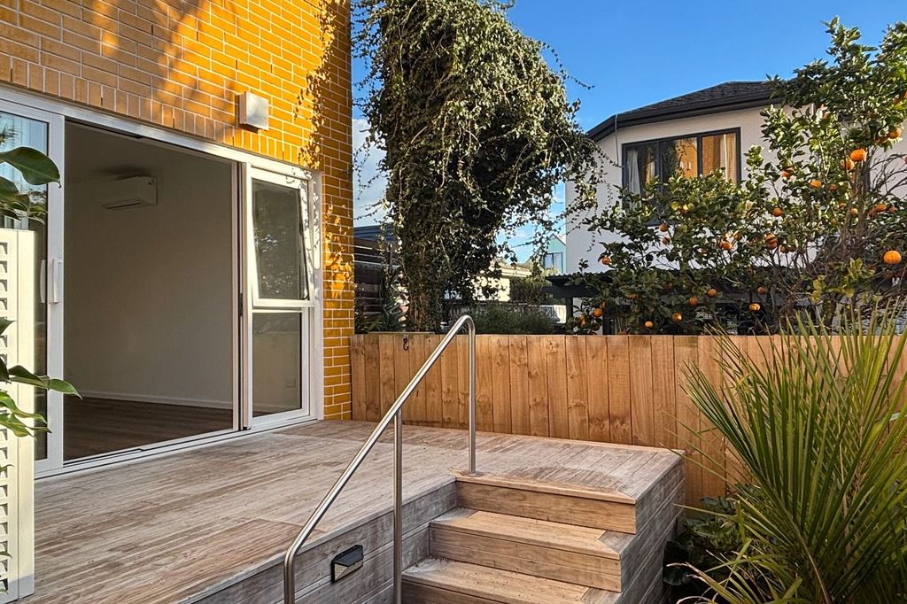 Private deck, afternoon sun 2