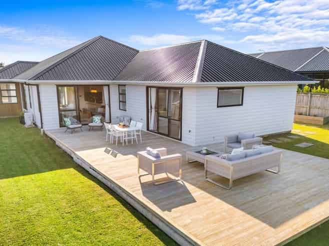 61 Eighth View Ave, Beachlands
