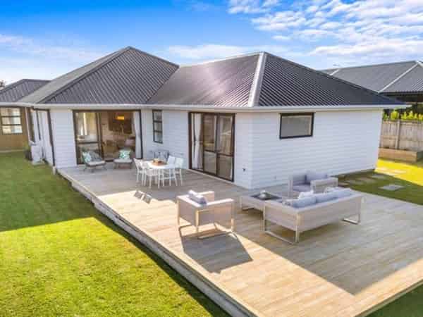 61 Eighth View Ave, Beachlands