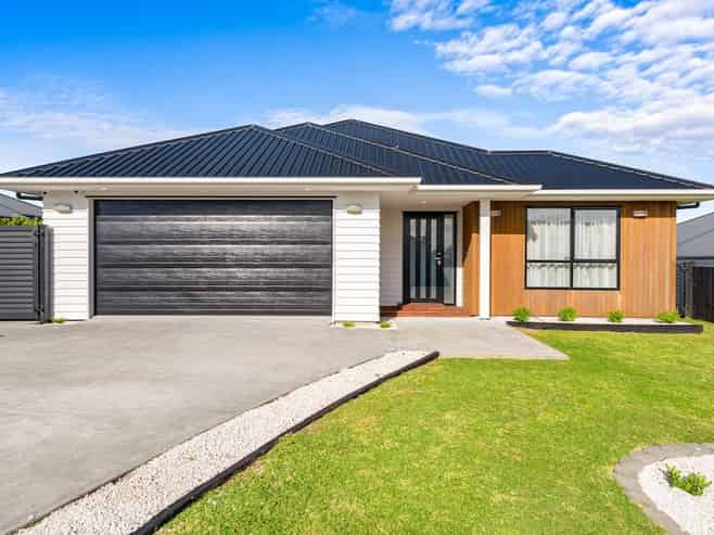 61 Eighth View Ave, Beachlands
