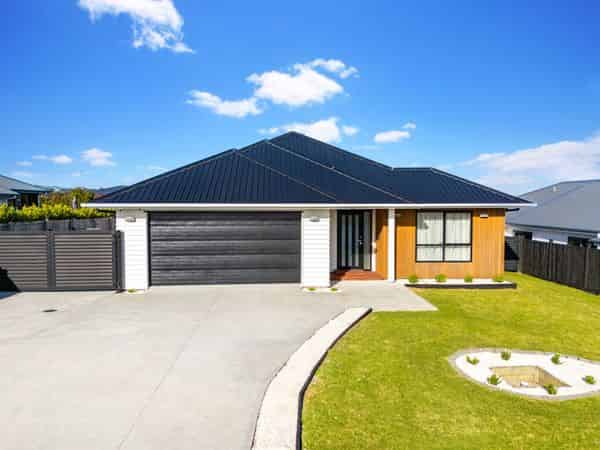 61 Eighth View Ave, Beachlands