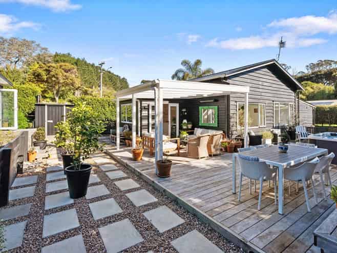 3 Waiata Road, Onetangi