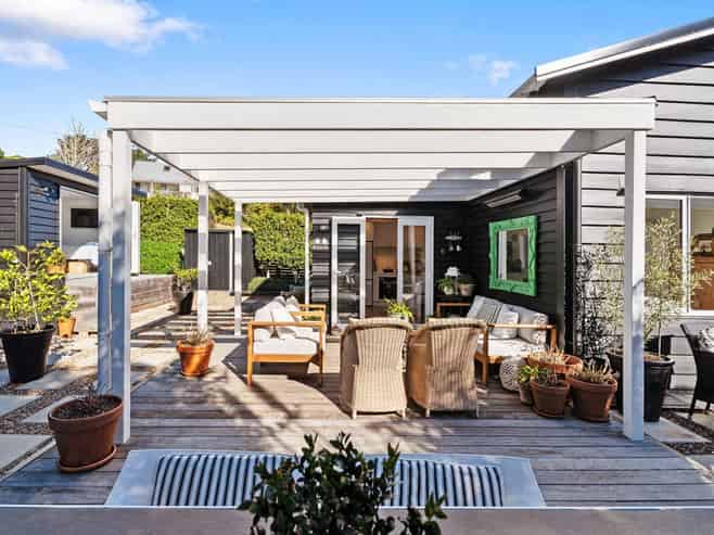 3 Waiata Road, Onetangi