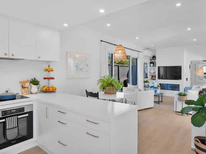 3 Waiata Road, Onetangi
