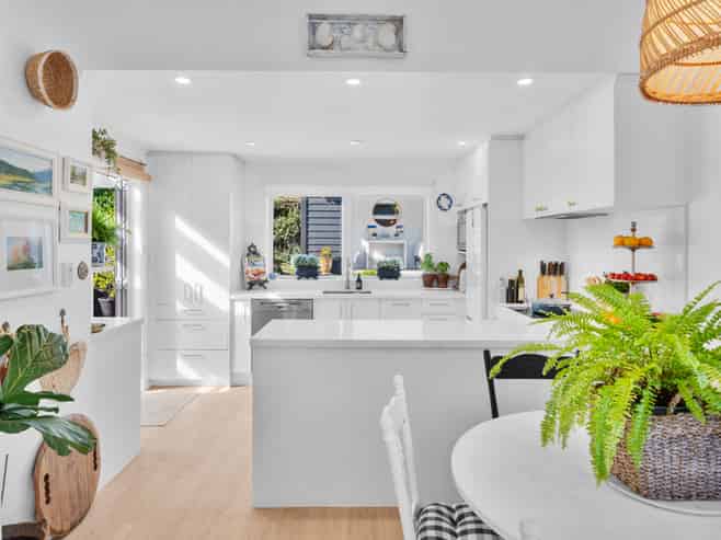 3 Waiata Road, Onetangi