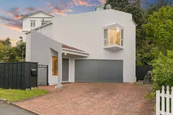 5 Erskine Close, Island Bay