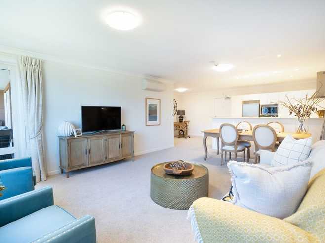 11 Commodore Drive, Lynfield