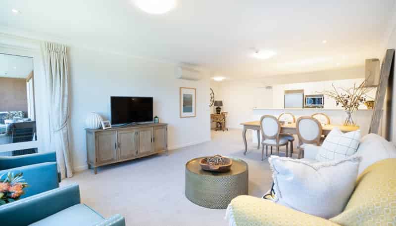 11 Commodore Drive, Lynfield