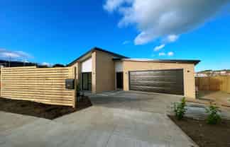 49 Surf View Crescent, Red Beach
