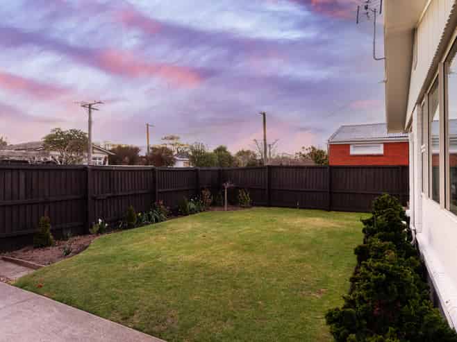 2/4 Lansbury Avenue, Strowan