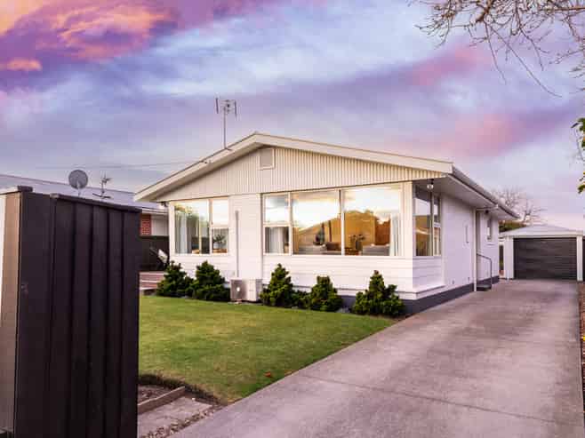 2/4 Lansbury Avenue, Strowan