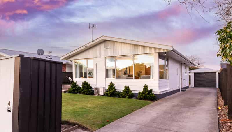 2/4 Lansbury Avenue, Strowan