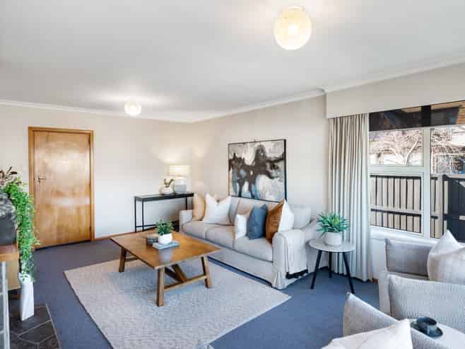 2/4 Lansbury Avenue, Strowan