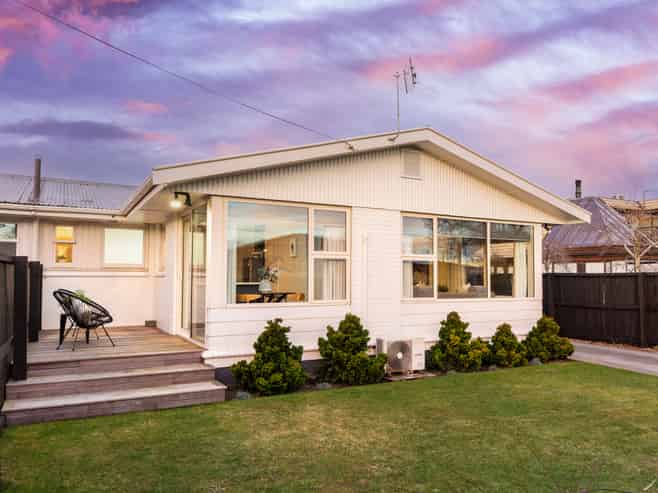2/4 Lansbury Avenue, Strowan