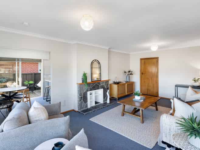 2/4 Lansbury Avenue, Strowan