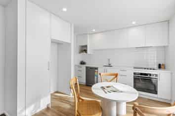 2/138 Hills Road, Edgeware