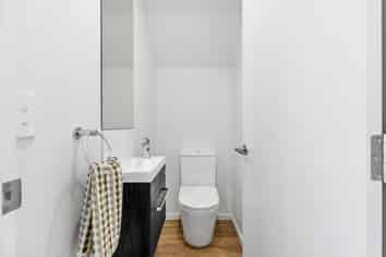 2/138 Hills Road, Edgeware
