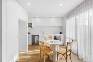 2/138 Hills Road, Edgeware