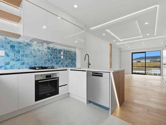 85 Otuwairoa Esplanade, Papakura