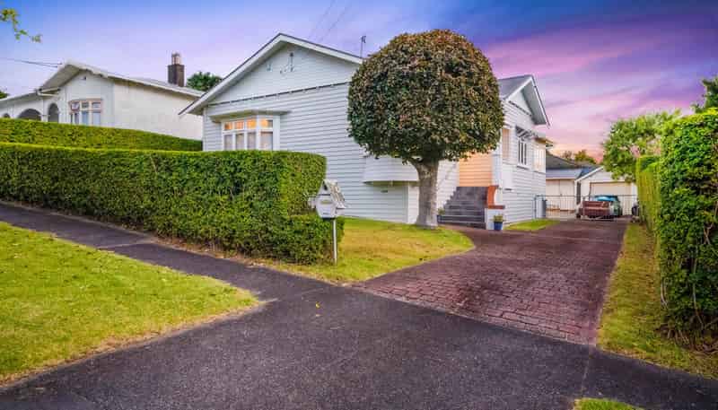 49 Princes Avenue, Three Kings