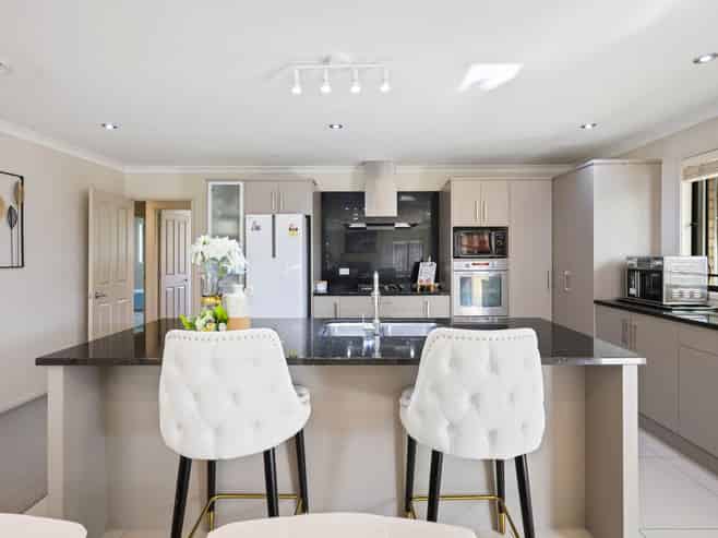 16 Erceg Way, Rosehill