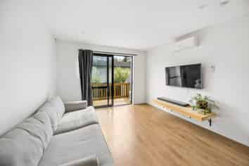 5/7 Cedar Heights Avenue, Massey