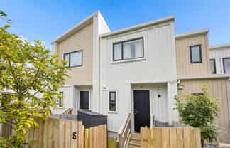 5/7 Cedar Heights Avenue, Massey