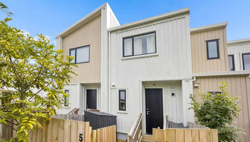5/7 Cedar Heights Avenue, Massey