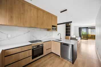 5/7 Cedar Heights Avenue, Massey